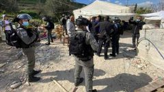 للمرة الثانية...قوات الاحتلال تهدم خيمة عائلة عليان في العيسوية