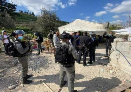 للمرة الثانية...قوات الاحتلال تهدم خيمة عائلة عليان في العيسوية