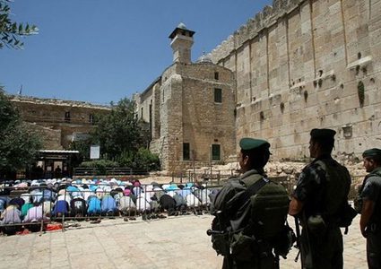 الاحتلال يصادق على تنفيذ بناء مصعد للمستوطنين في الحرم الإبراهيمي