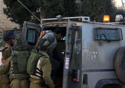 اعتقالات ومداهمات بالضفة