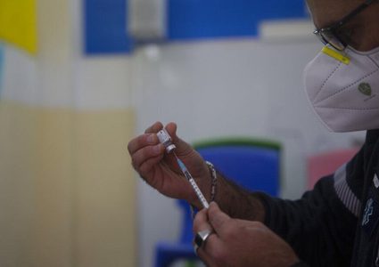 محطات فحوص وتطعيم ضد كورونا اليوم الجمعة