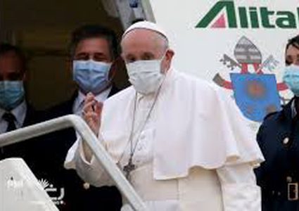 وصول البابا فرنسيس إلى مطار بغداد الدولي