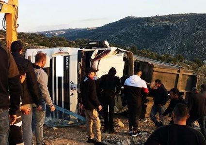 وفاة مواطن جراء انقلاب شاحنة قرب بيت لقيا غرب رام الله