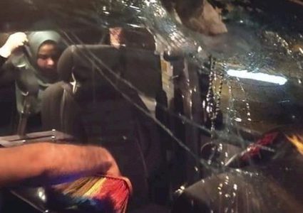 مستوطنون يحطمون مركبة لعائلة في بروقين غرب سلفيت