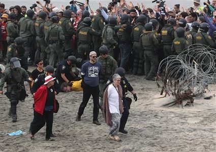 أميركا تعتقل 100 ألف مهاجر على الحدود المكسيكية في شهر