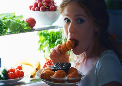 أطعمة يسمح بتناولها ليلا دون إلحاق اضرار بالجسم