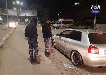 الاجهزة الأمنية على #حواجز_المحبة "حاجز كفر_عقب بشارع القدس "
 في محافظة رام الله و البيرة لتطبيق قرارات الإغلاق بالمحافظة وذلك للحد من تفشي فيروس كورونا