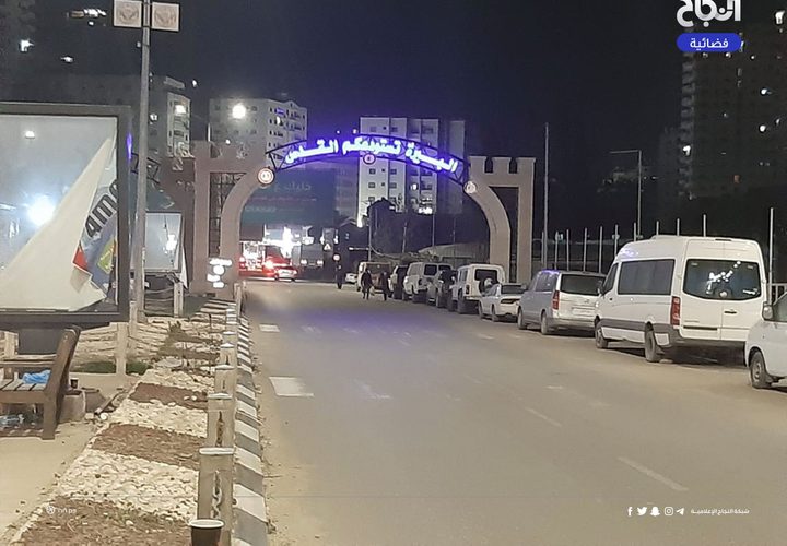 الاجهزة الأمنية على #حواجز_المحبة "حاجز كفر_عقب بشارع القدس "
 في محافظة رام الله و البيرة لتطبيق قرارات الإغلاق بالمحافظة وذلك للحد من تفشي فيروس كورونا