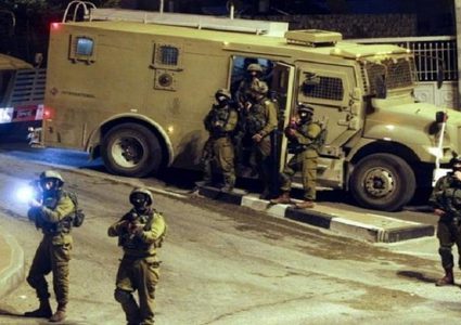 قوات الاحتلال تعتقل شابين قرب مدخل بلدة العيسوية