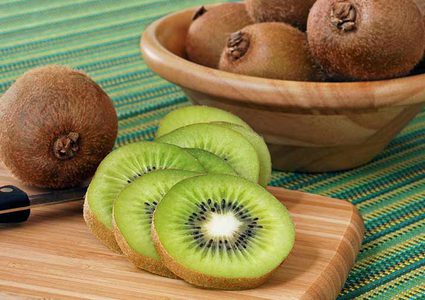 فاكهة الكيوي.. كنز من الفوائد للصحة والبشرة والشعر