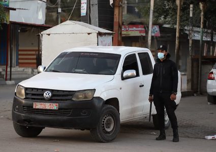 ضبط أكثر من 7 كغم مواد يشتبه أنها مخدرة في الخليل