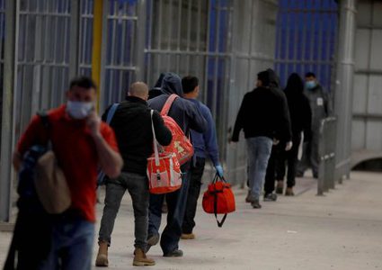 دولة الاحتلال تبدأ بتطعيم العمال ضد "كورونا"