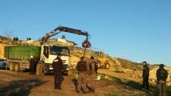 قوات الاحتلال تخطر بوقف العمل والبناء بـ 3منازل في زواتا