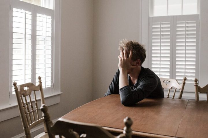 دراسة: كورونا يسبب مشاكل عقلية ونفسية