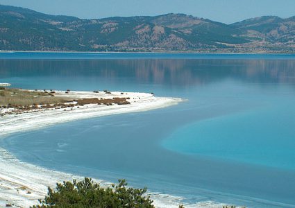 بحيرة تركية تحير العلماء.. والسبب "دليل الحياة على المريخ"