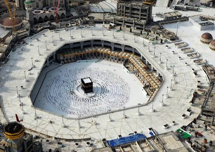 الملك سلمان يصدر قرارات خاصة بتخفيف الأعباء عن قطاع الحج والعمرة