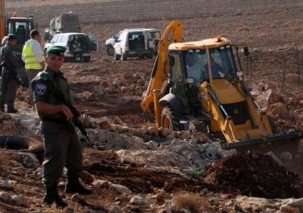 الاحتلال يخطر بهدم غرفة زراعية في قرية الولجة