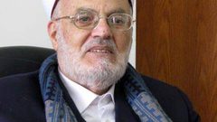 الاحتلال يعتقل خطيب المسجد الأقصى الشيخ عكرمة صبري