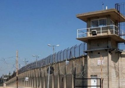 نادي الأسير:5 أسرى يدخلون أعواما جديدة  داخل سجون الاحتلال