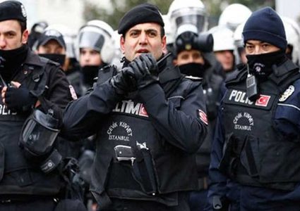 السلطات التركية توقف 13 شخصا بتهمة "إهانة أردوغان"