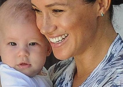 ما قصة الساعة التي تنوي ماركل اهداءها لمولدتها المنتظرة؟