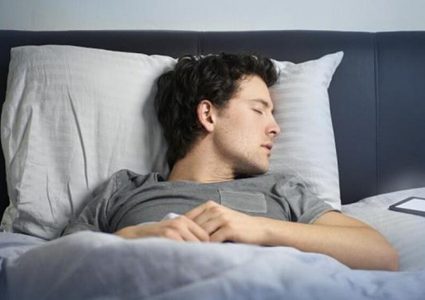 لماذا نتنفس بصوت عالي أثناء النوم؟