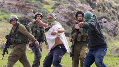 مستوطنون يهاجمون منازل المواطنين في حوارة