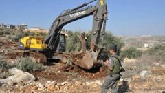 الاحتلال يجرف أراضي في يتما وقبلان جنوب نابلس