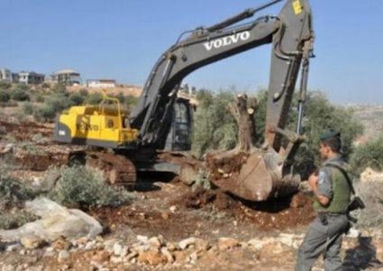 الاحتلال يجرف أراضي في يتما وقبلان جنوب نابلس