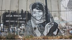 مائة فنان يزينون 500 جدار بعبارات وأبيات شعرية لخمسين كاتبا