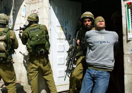 الاحتلال يعتقل 4 مقدسيين ويستدعي آخرين من مخيم شعفاط وسلوان