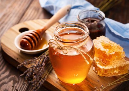 دراسة: العسل أفضل من المضادات الحيوية لعلاج البرد والسعال