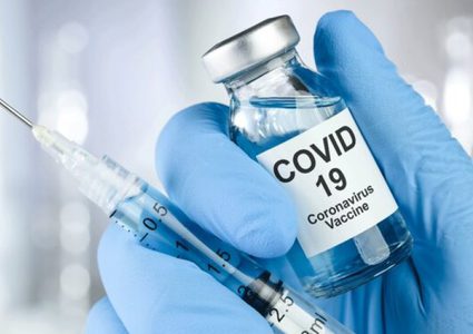 رئيس الوزراء البريطاني يدافع مجدداً عن لقاح "أسترازينيكا"