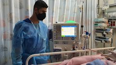 لأول مرة في مستشفى النجاح..إجراء غسيل دموي لطفلة بوزن 5 كيلو ونصف