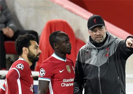 كلوب يفكر في التضحية بصلاح أو ماني من أجل هالاند