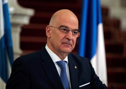 وزير الخارجية اليوناني يؤكد تمسك بلاده بحل الدولتين