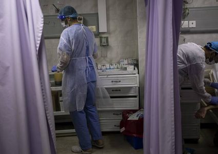 وفاة و298 إصابة جديدة بكورونا في غزة