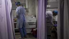 وفاة و298 إصابة جديدة بكورونا في غزة