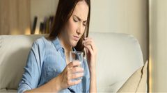 دراسة تكشف أسباب وطرق علاج صعوبة بلع الطعام