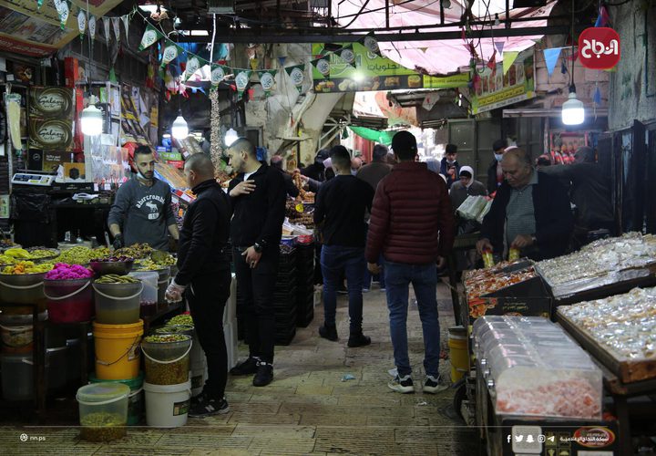 أجواء مدينة نابلس عقب قرار المحافظ بفتح بعض القطاعات