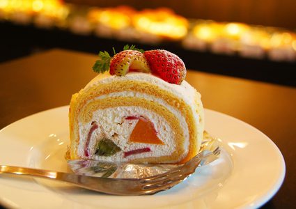 أسباب وطرق السيطرة على الرغبة الشديدة في تناول الحلويات