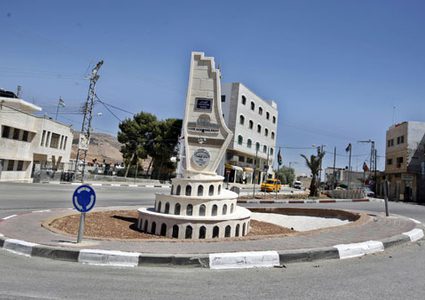 طوباس: فتح كافة القطاعات التجارية والسماح بحركة المواطنين