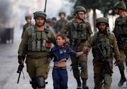 القدس: الاحتلال يعتقل طفلا ويحتجز آخر لساعات