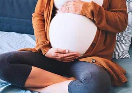 دراسة.. مناعة لقاح كورونا تنتقل من الحوامل لأطفالهن