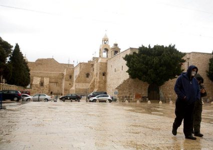 محافظ بيت لحم يبحث مع "الأونروا" تعزيز التعاون لمواجهة كورونا