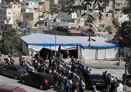 صلاة جمعة  في حي البستان المهدد بالهدم جنوب المسجد الأقصى