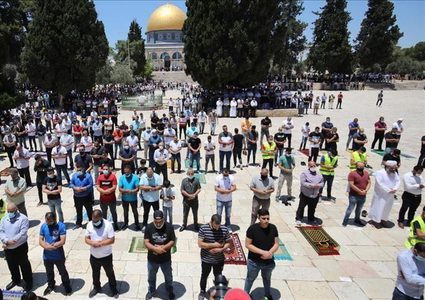 رغم المعيقات.. 30 ألف مصل يؤدون "الجمعة" في رحاب المسجد الأقصى
