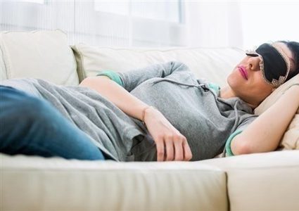 طبيب يحذر من مخاطر "القيلولة المنتظمة" على الصحة