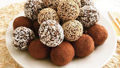 طريقة تحضير حلوى كرات التمر بمناسبة عيد الأم