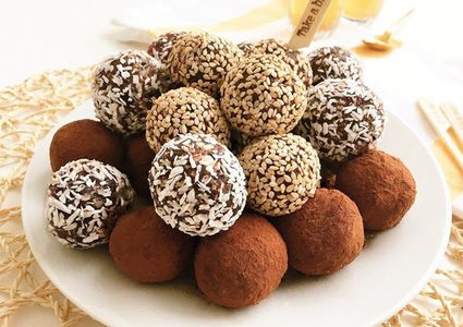 طريقة تحضير حلوى كرات التمر بمناسبة عيد الأم